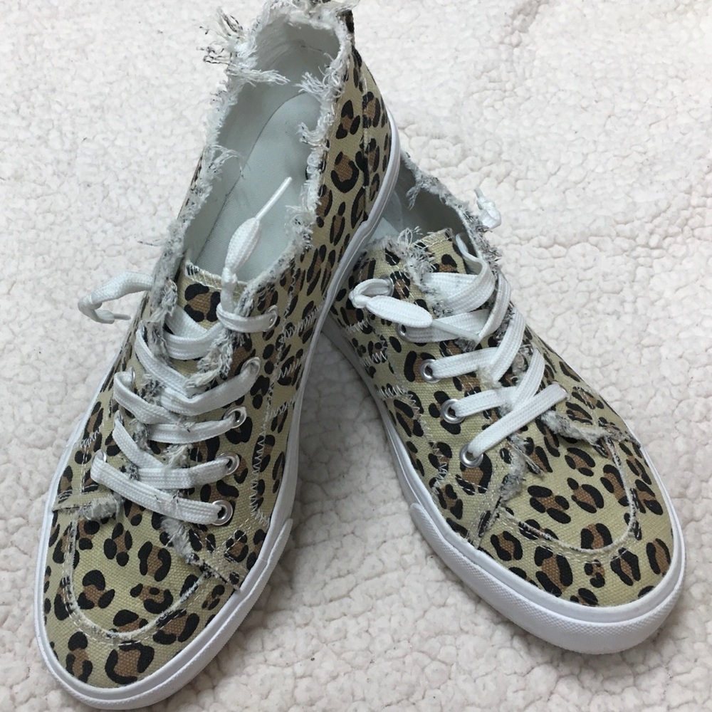 Leopard print canvas sneakers, size 8